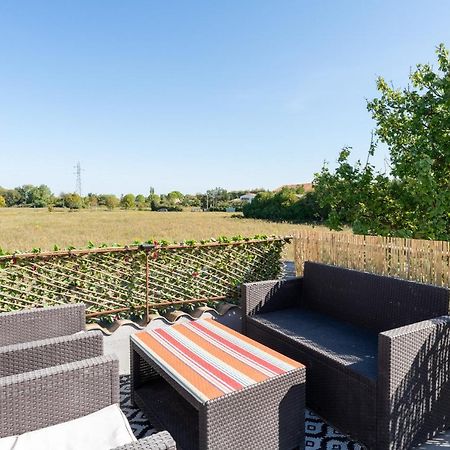 Appart Aux Portes De La Camargue Manduel Экстерьер фото